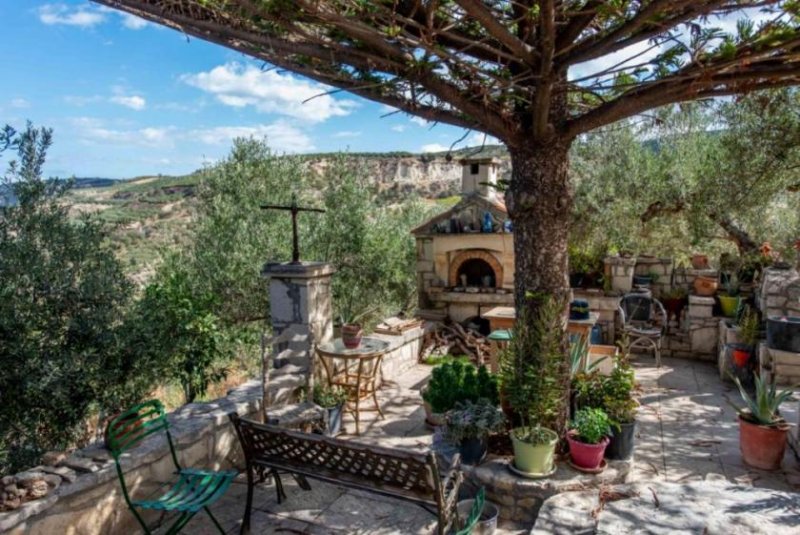 Athanati Kreta, Athanati: Kleines Haus mit großem Garten zu verkaufen Haus kaufen